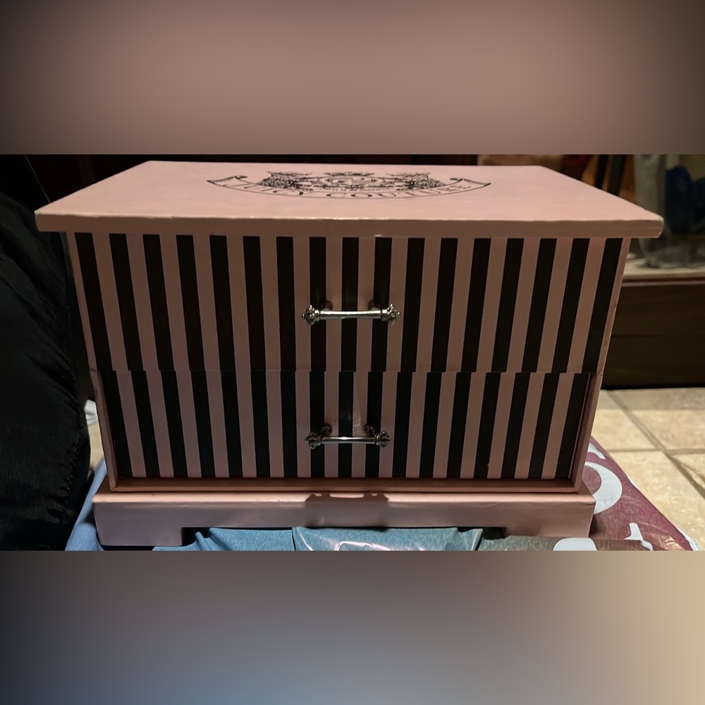 Juicy couture pink jewelry box - Picture 2 of 5